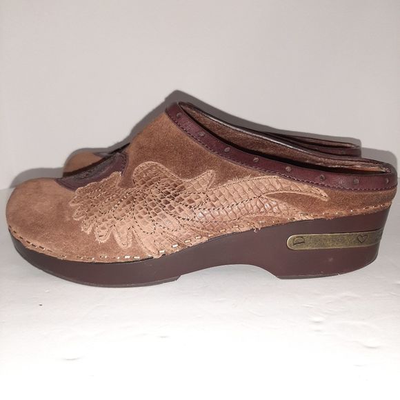 lucky brand clogs with peace sign